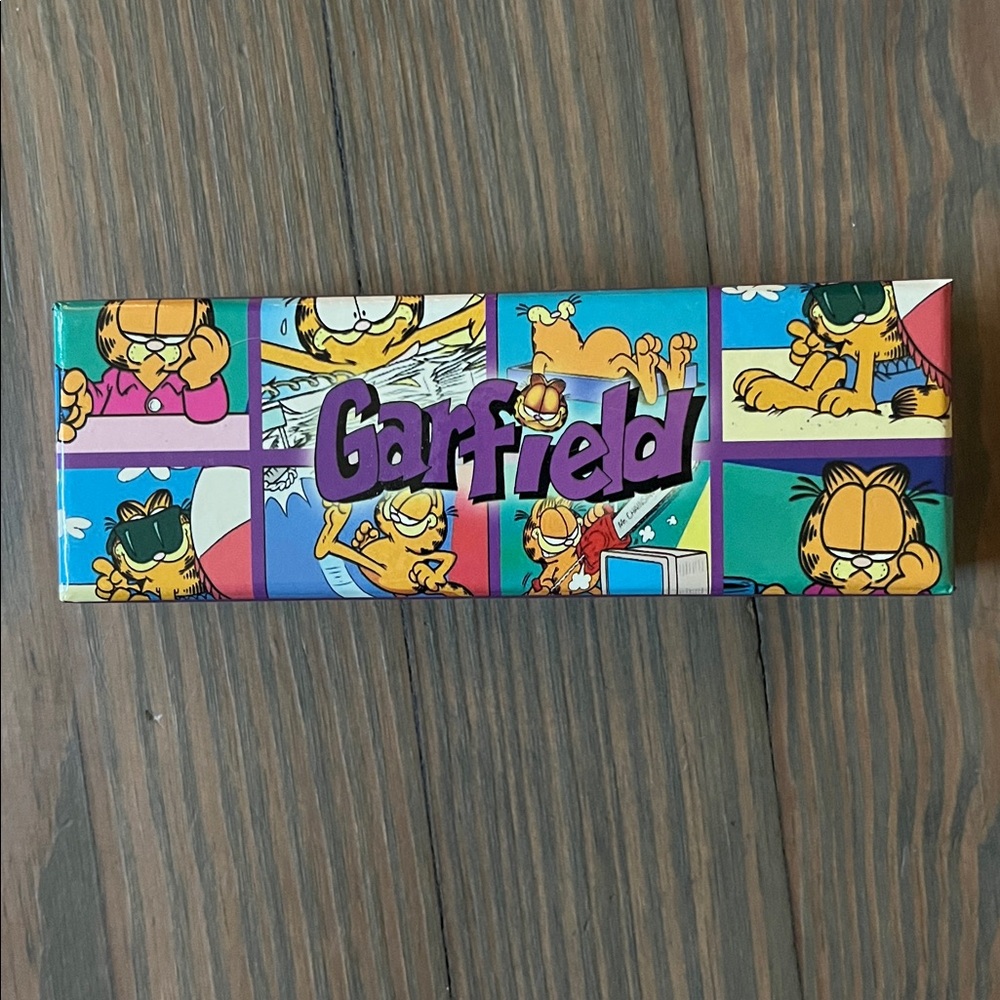 Avon Vintage Garfield Watch in Collectible Comic Strip Box